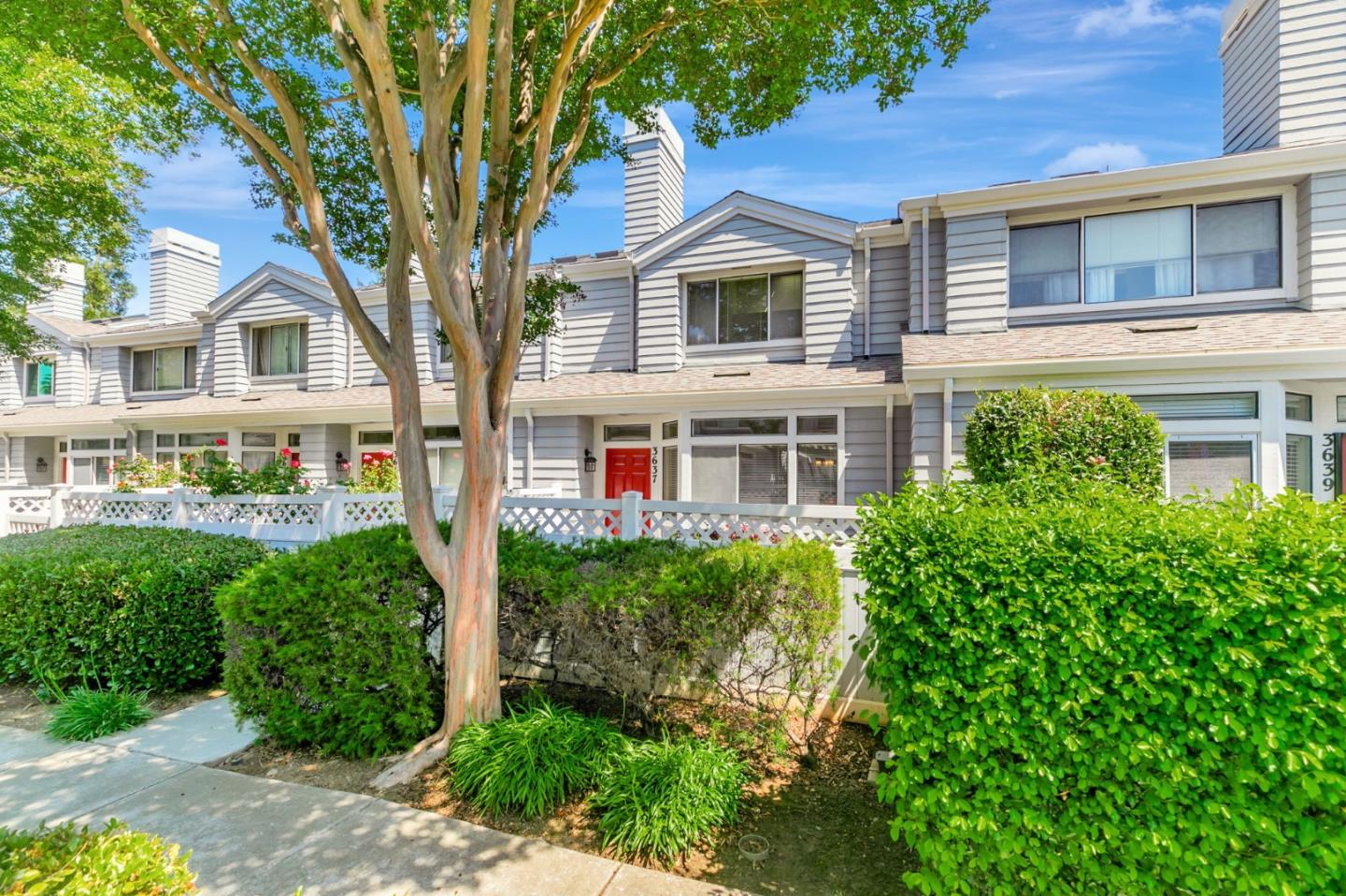 Detail Gallery Image 39 of 46 For 3637 Cabernet Vineyards Cir, San Jose,  CA 95117 - 2 Beds | 2/1 Baths