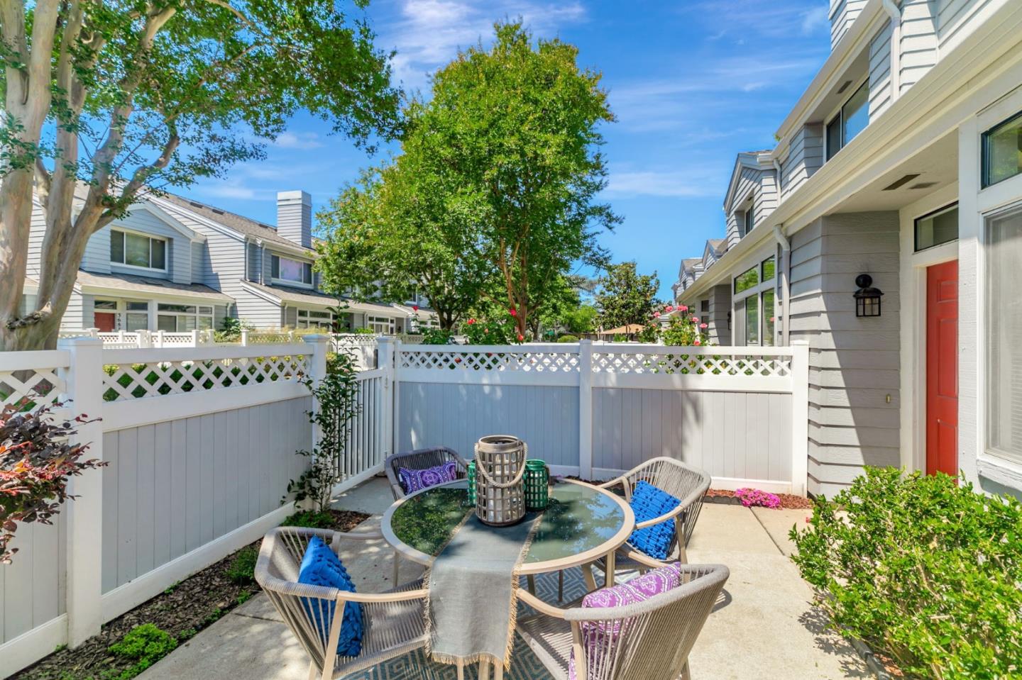 Detail Gallery Image 4 of 46 For 3637 Cabernet Vineyards Cir, San Jose,  CA 95117 - 2 Beds | 2/1 Baths