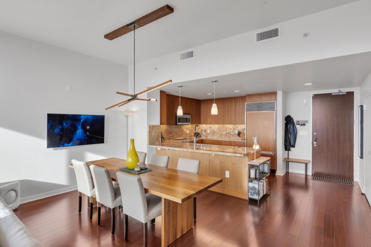 Detail Gallery Image 3 of 45 For 38 N Almaden Blvd #2007,  San Jose,  CA 95110 - 3 Beds | 2 Baths