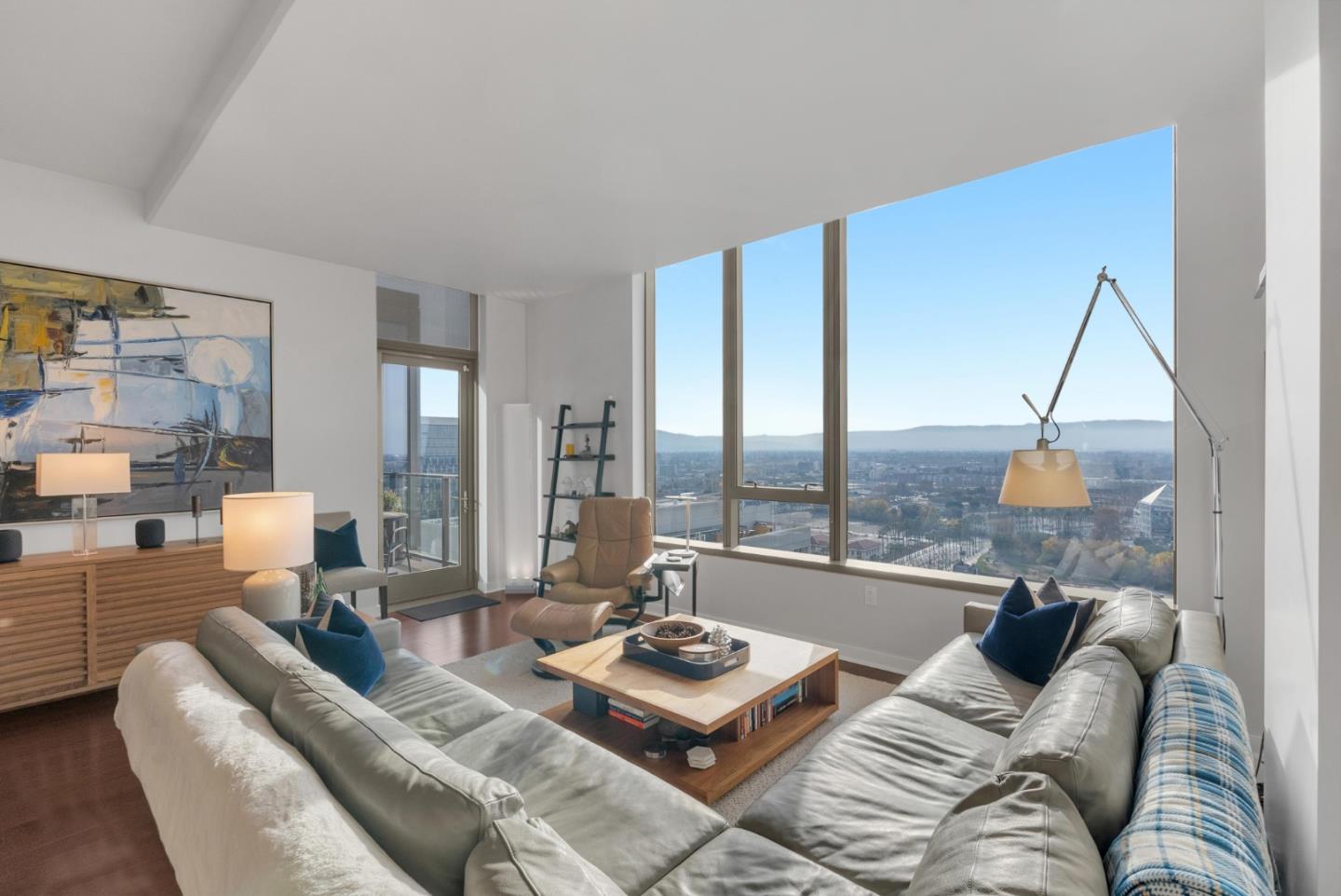 Detail Gallery Image 5 of 45 For 38 N Almaden Blvd #2007,  San Jose,  CA 95110 - 3 Beds | 2 Baths