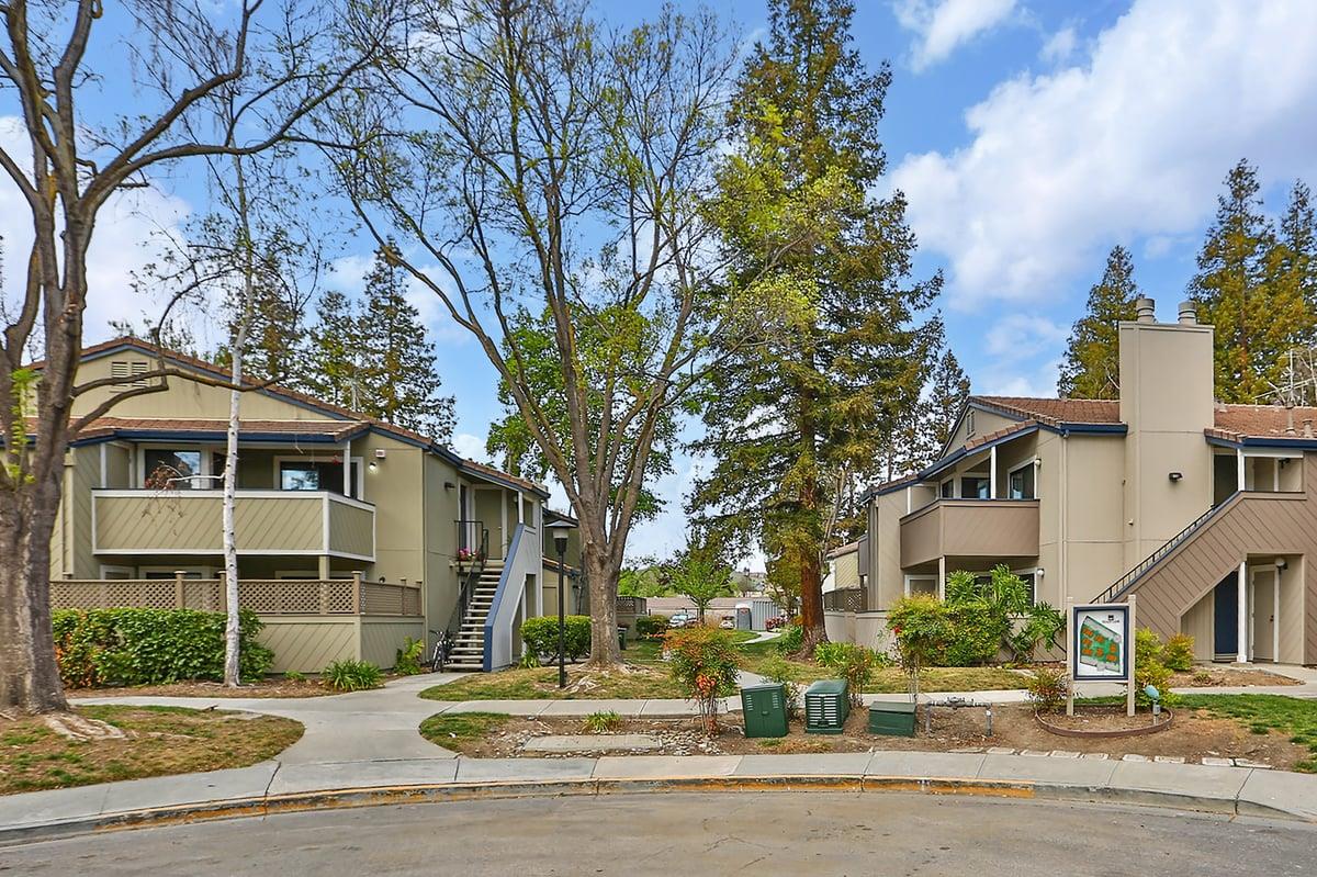 Detail Gallery Image 3 of 26 For 643 Yolo Ct, San Jose,  CA 95136 - 2 Beds | 2 Baths