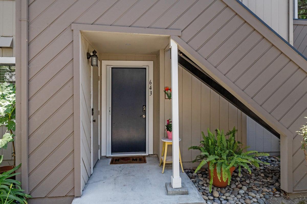 Detail Gallery Image 4 of 26 For 643 Yolo Ct, San Jose,  CA 95136 - 2 Beds | 2 Baths