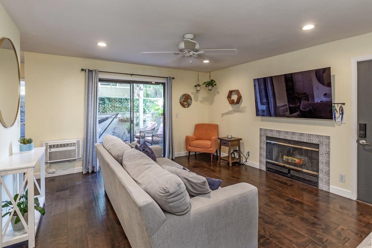 Detail Gallery Image 5 of 26 For 643 Yolo Ct, San Jose,  CA 95136 - 2 Beds | 2 Baths