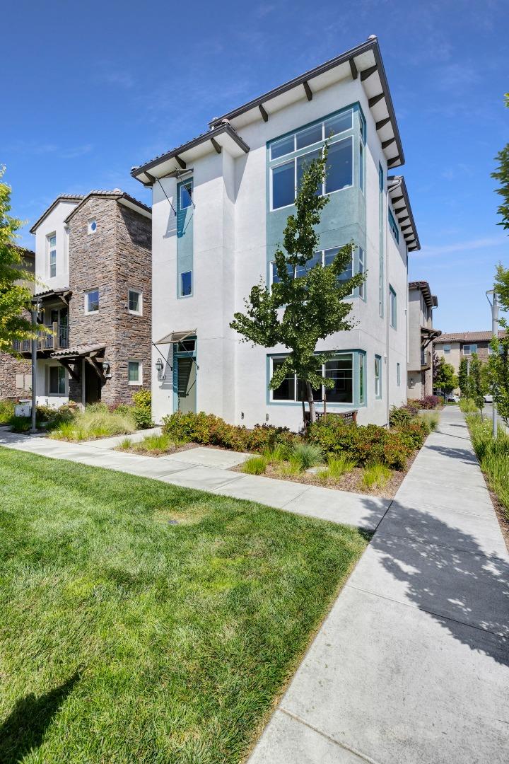Detail Gallery Image 2 of 64 For 3079 Manuel Loop, San Jose,  CA 95136 - 4 Beds | 3/1 Baths