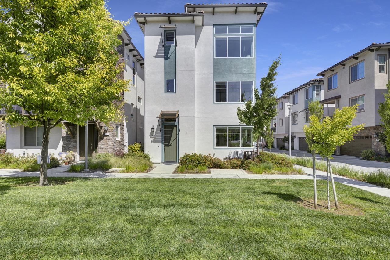 Detail Gallery Image 3 of 64 For 3079 Manuel Loop, San Jose,  CA 95136 - 4 Beds | 3/1 Baths