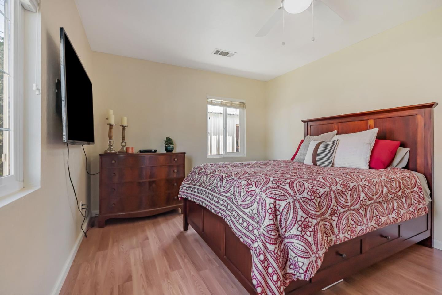 Detail Gallery Image 11 of 22 For 25875 Bel Aire Dr, Hayward,  CA 94542 - 2 Beds | 1 Baths