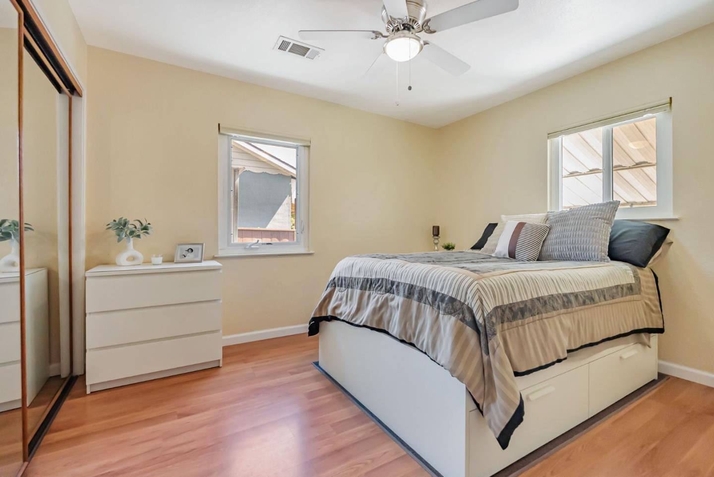 Detail Gallery Image 12 of 22 For 25875 Bel Aire Dr, Hayward,  CA 94542 - 2 Beds | 1 Baths