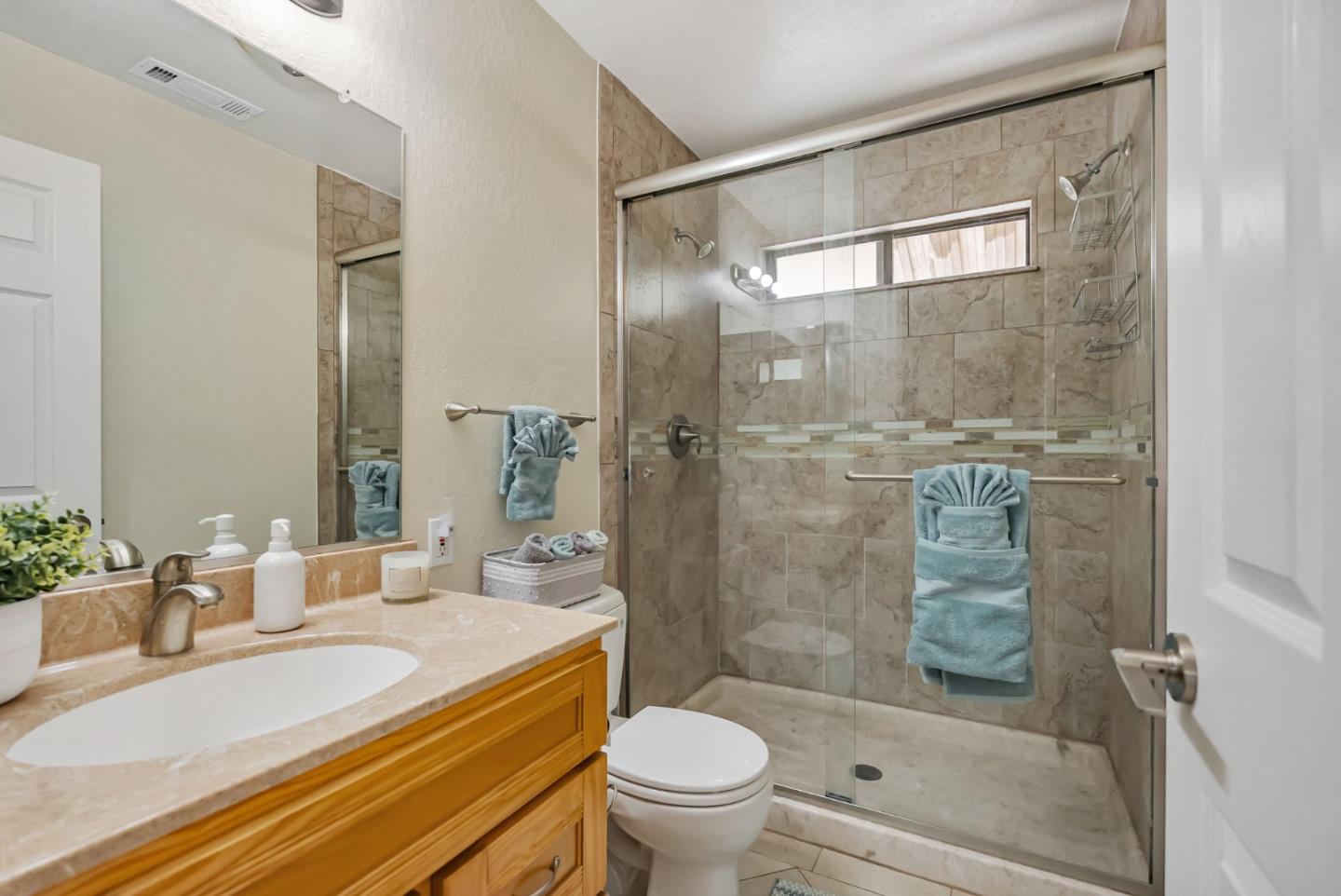 Detail Gallery Image 13 of 22 For 25875 Bel Aire Dr, Hayward,  CA 94542 - 2 Beds | 1 Baths