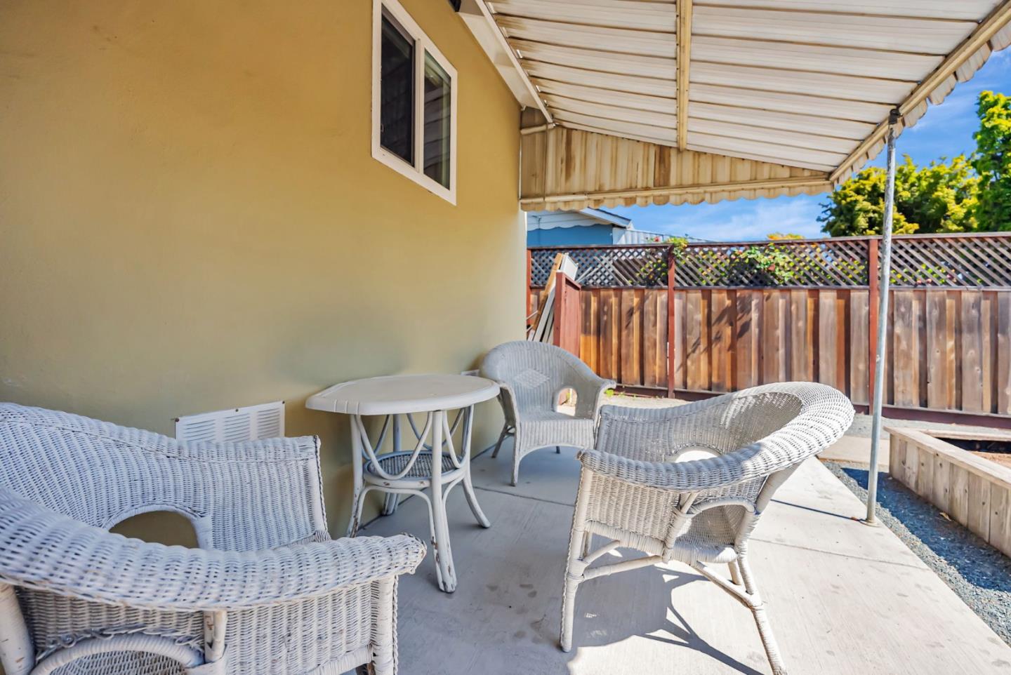 Detail Gallery Image 14 of 22 For 25875 Bel Aire Dr, Hayward,  CA 94542 - 2 Beds | 1 Baths