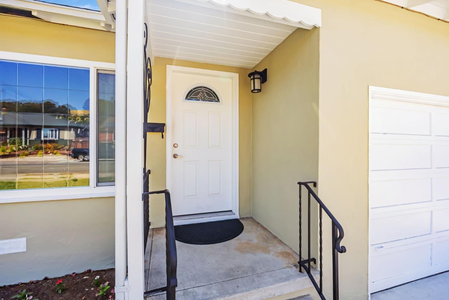 Detail Gallery Image 3 of 22 For 25875 Bel Aire Dr, Hayward,  CA 94542 - 2 Beds | 1 Baths