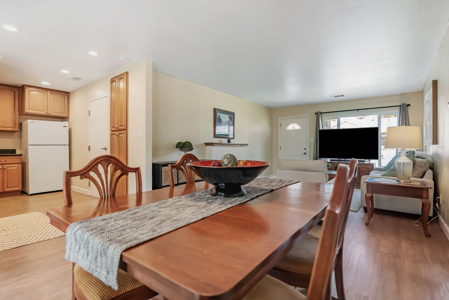 Detail Gallery Image 6 of 22 For 25875 Bel Aire Dr, Hayward,  CA 94542 - 2 Beds | 1 Baths