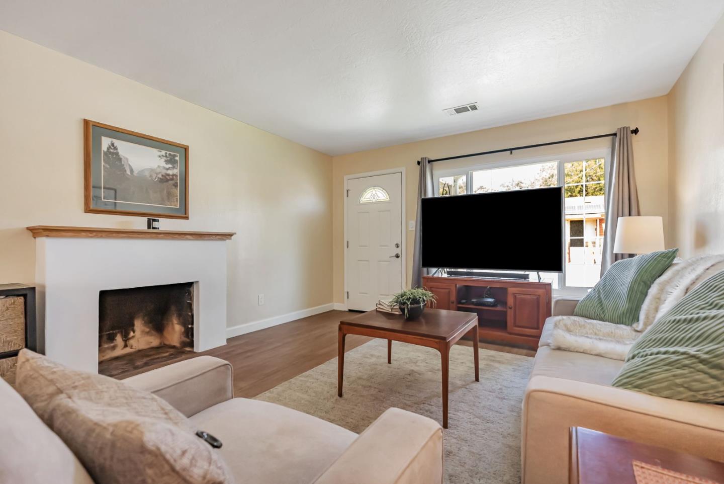Detail Gallery Image 8 of 22 For 25875 Bel Aire Dr, Hayward,  CA 94542 - 2 Beds | 1 Baths