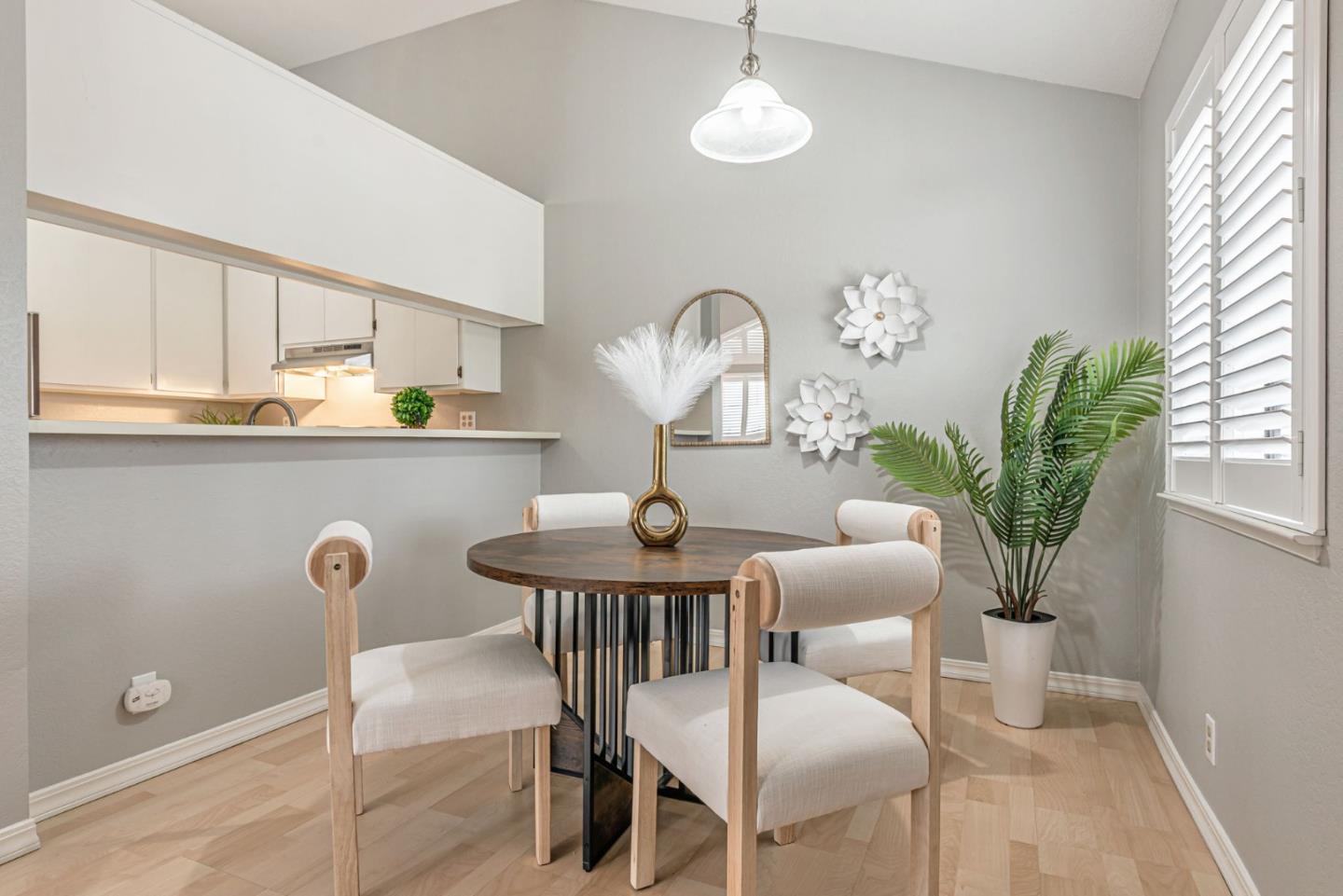 Detail Gallery Image 16 of 30 For 432 Coyote Creek Cir, San Jose,  CA 95116 - 1 Beds | 1 Baths
