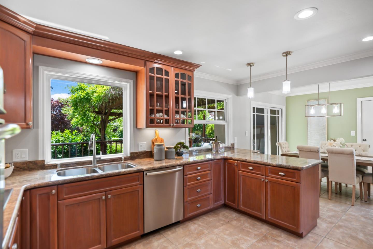 Detail Gallery Image 11 of 29 For 1380 Lillian Ave, Sunnyvale,  CA 94087 - 2 Beds | 1 Baths