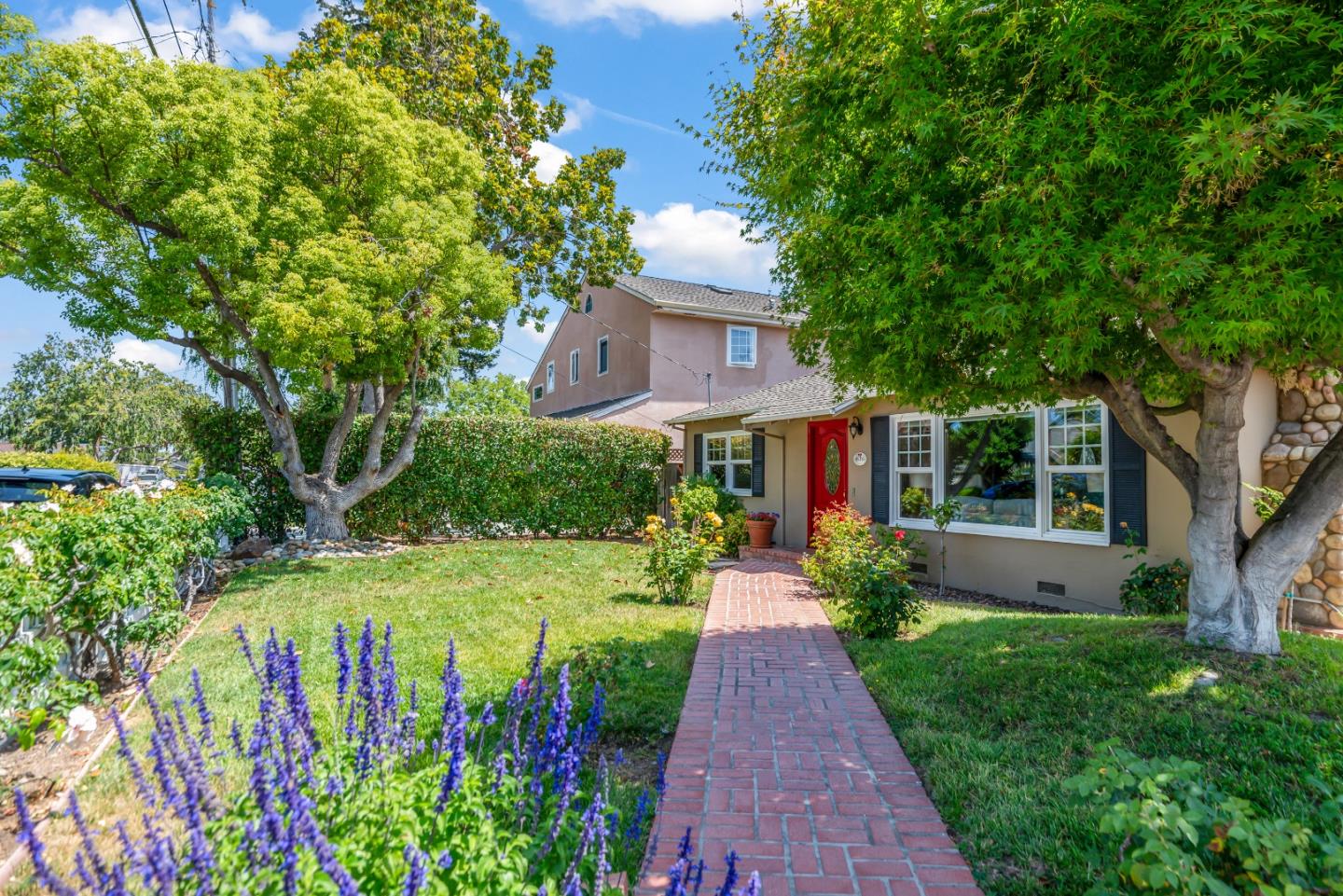 Detail Gallery Image 2 of 29 For 1380 Lillian Ave, Sunnyvale,  CA 94087 - 2 Beds | 1 Baths