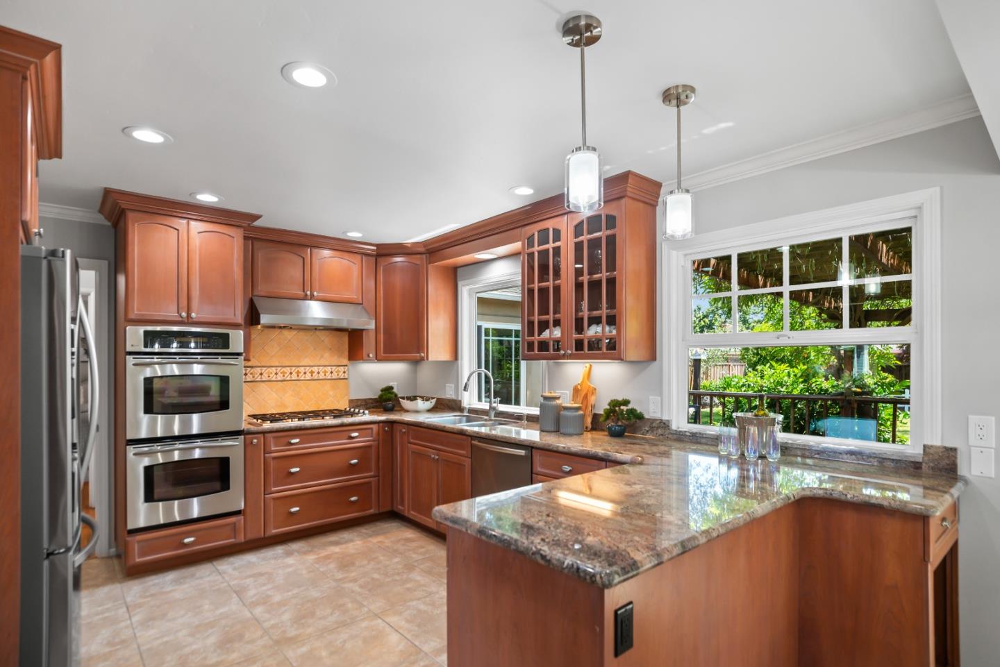 Detail Gallery Image 7 of 29 For 1380 Lillian Ave, Sunnyvale,  CA 94087 - 2 Beds | 1 Baths