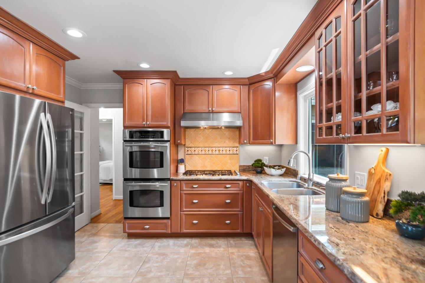 Detail Gallery Image 8 of 29 For 1380 Lillian Ave, Sunnyvale,  CA 94087 - 2 Beds | 1 Baths