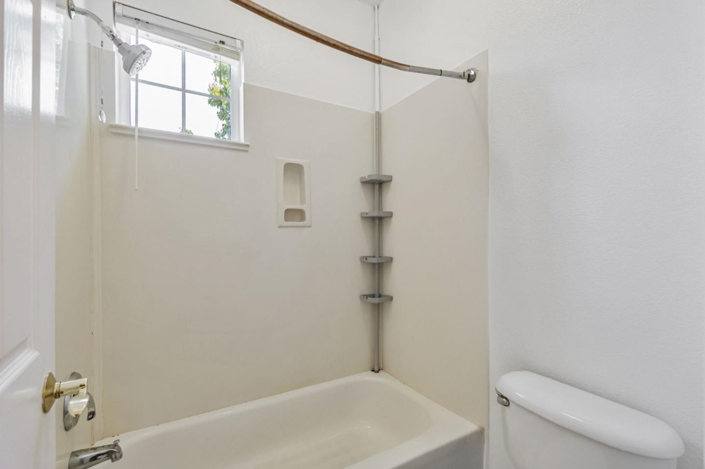 Detail Gallery Image 13 of 51 For 2636 Yorkshire Dr, Antioch,  CA 94531 - 4 Beds | 2/1 Baths