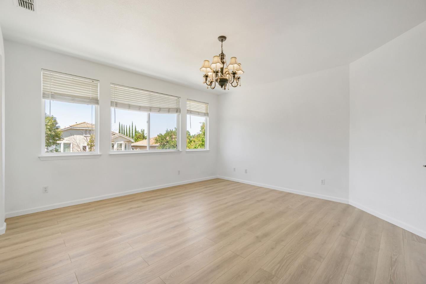 Detail Gallery Image 21 of 51 For 2636 Yorkshire Dr, Antioch,  CA 94531 - 4 Beds | 2/1 Baths