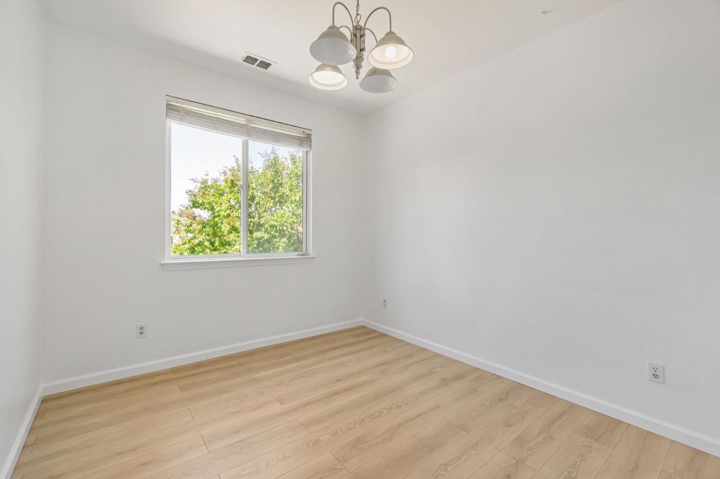 Detail Gallery Image 25 of 51 For 2636 Yorkshire Dr, Antioch,  CA 94531 - 4 Beds | 2/1 Baths