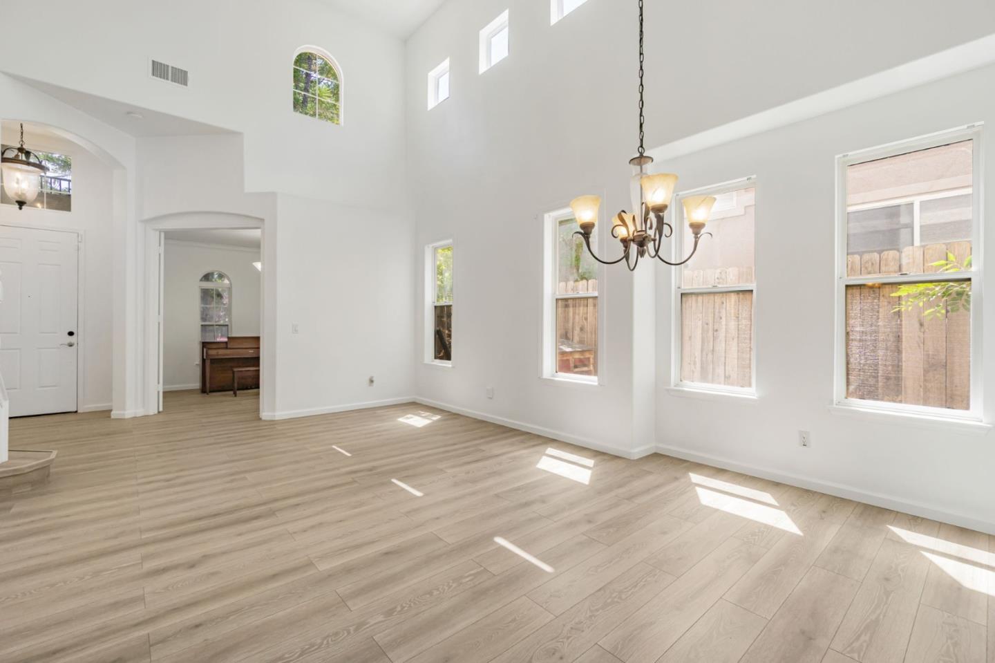 Detail Gallery Image 7 of 51 For 2636 Yorkshire Dr, Antioch,  CA 94531 - 4 Beds | 2/1 Baths