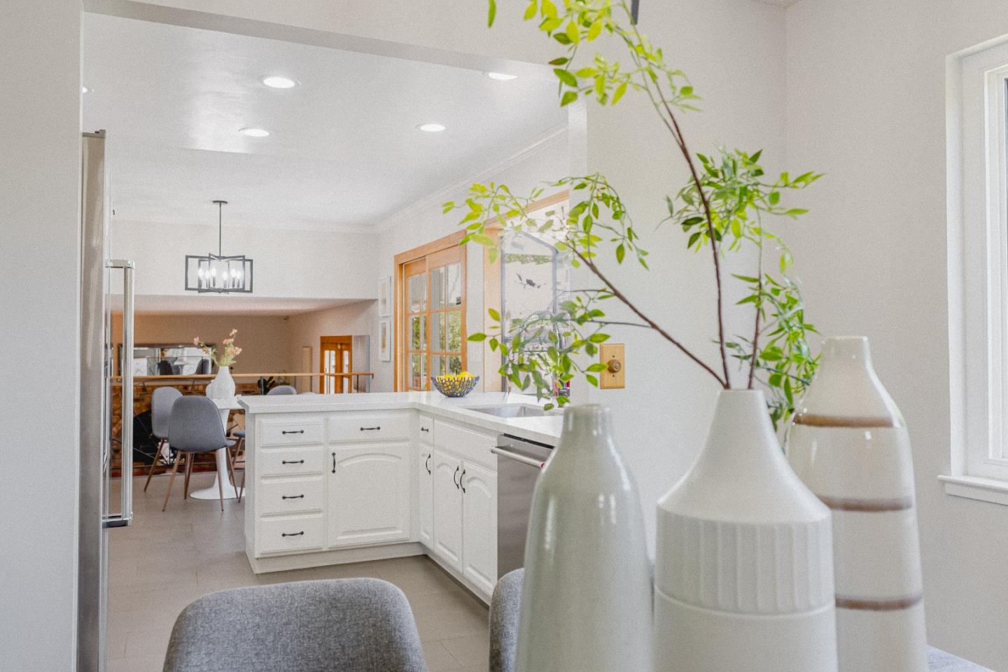 Detail Gallery Image 11 of 61 For 412 Bluefield Dr, San Jose,  CA 95136 - 4 Beds | 2/1 Baths