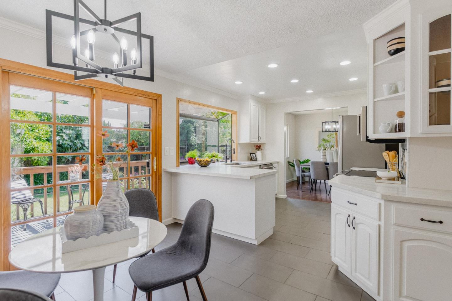 Detail Gallery Image 13 of 61 For 412 Bluefield Dr, San Jose,  CA 95136 - 4 Beds | 2/1 Baths