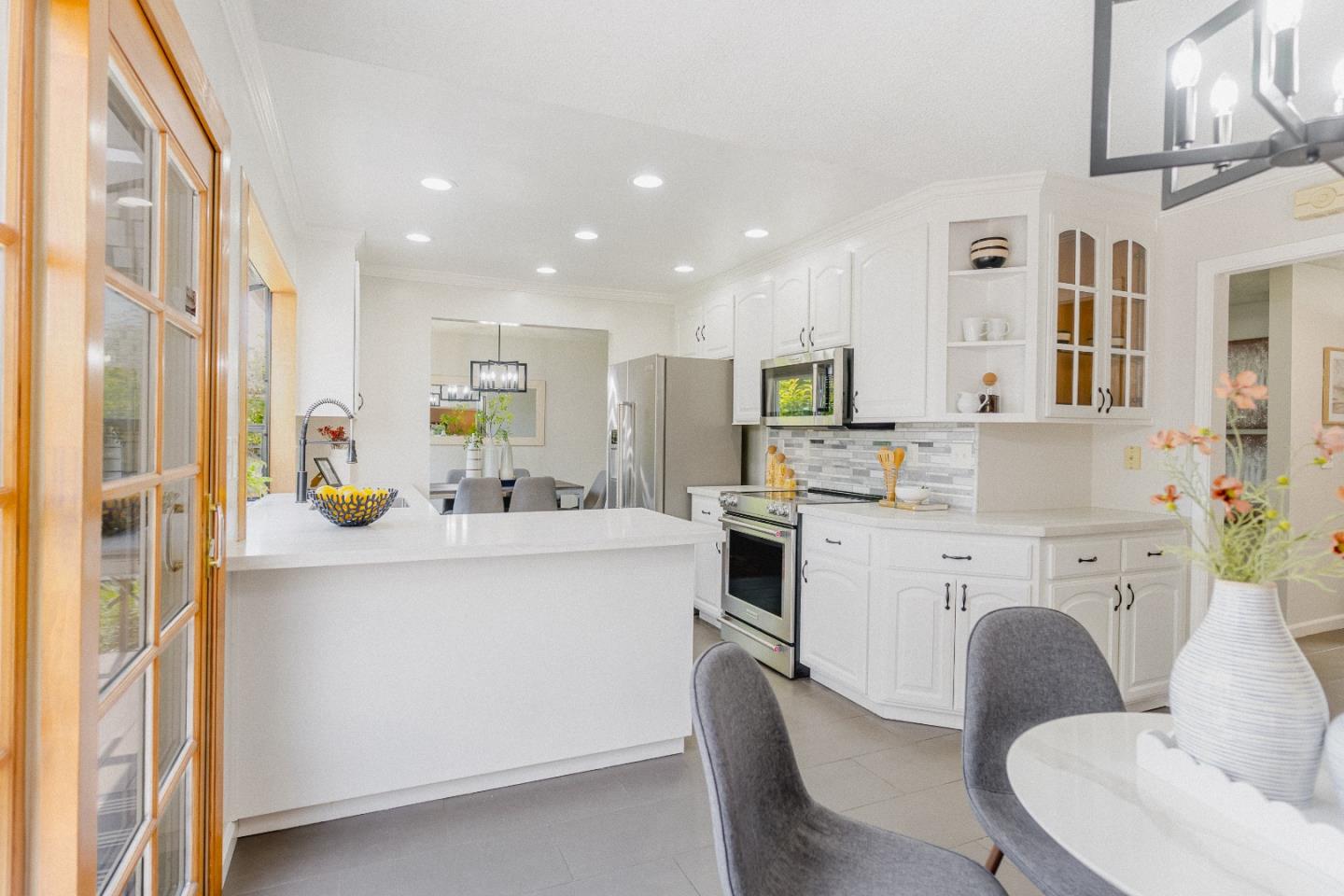 Detail Gallery Image 15 of 61 For 412 Bluefield Dr, San Jose,  CA 95136 - 4 Beds | 2/1 Baths