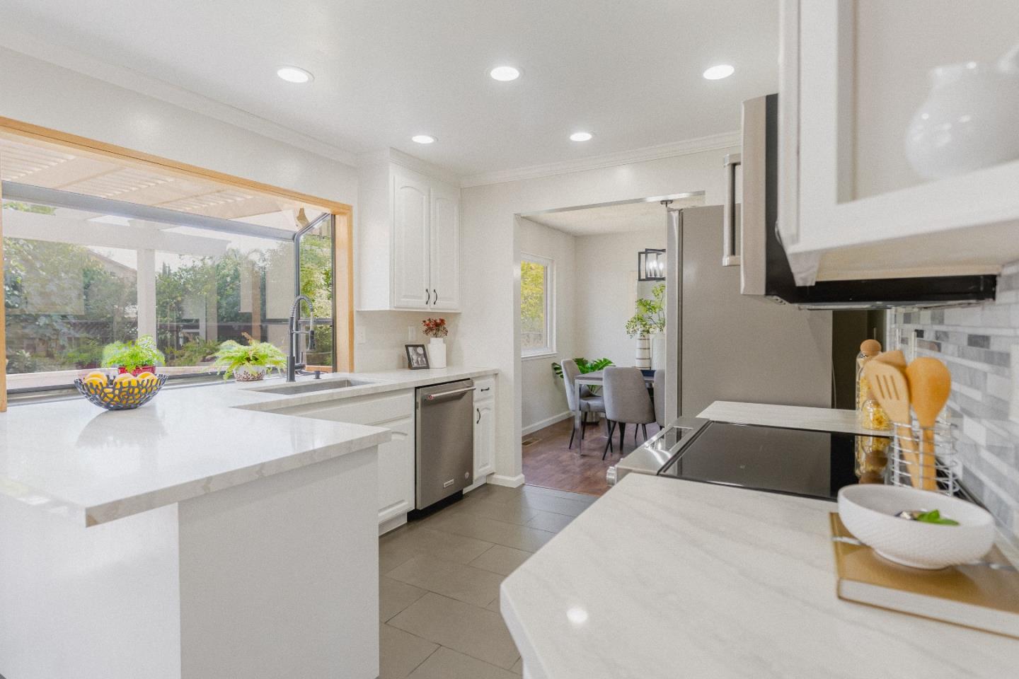 Detail Gallery Image 17 of 61 For 412 Bluefield Dr, San Jose,  CA 95136 - 4 Beds | 2/1 Baths