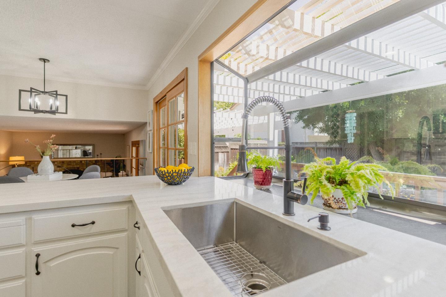 Detail Gallery Image 23 of 61 For 412 Bluefield Dr, San Jose,  CA 95136 - 4 Beds | 2/1 Baths