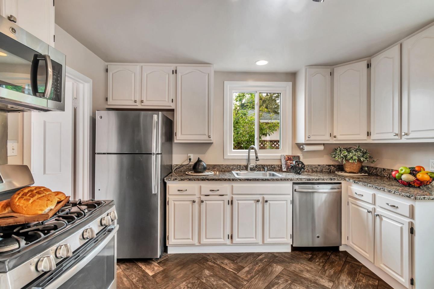 Detail Gallery Image 10 of 45 For 803 Thornhill Dr, Daly City,  CA 94015 - 3 Beds | 1 Baths