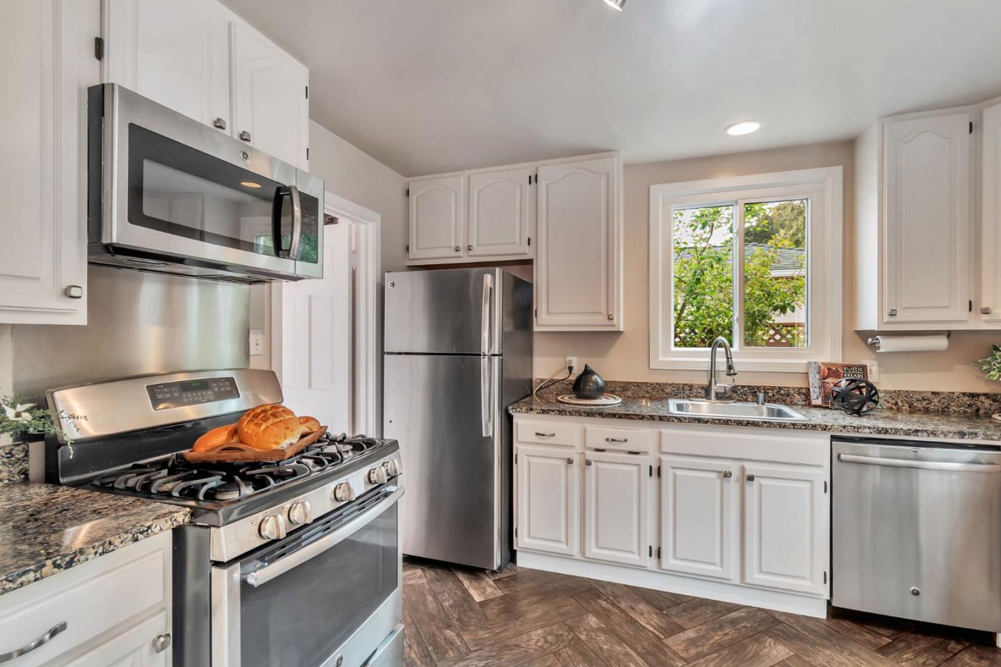 Detail Gallery Image 11 of 45 For 803 Thornhill Dr, Daly City,  CA 94015 - 3 Beds | 1 Baths