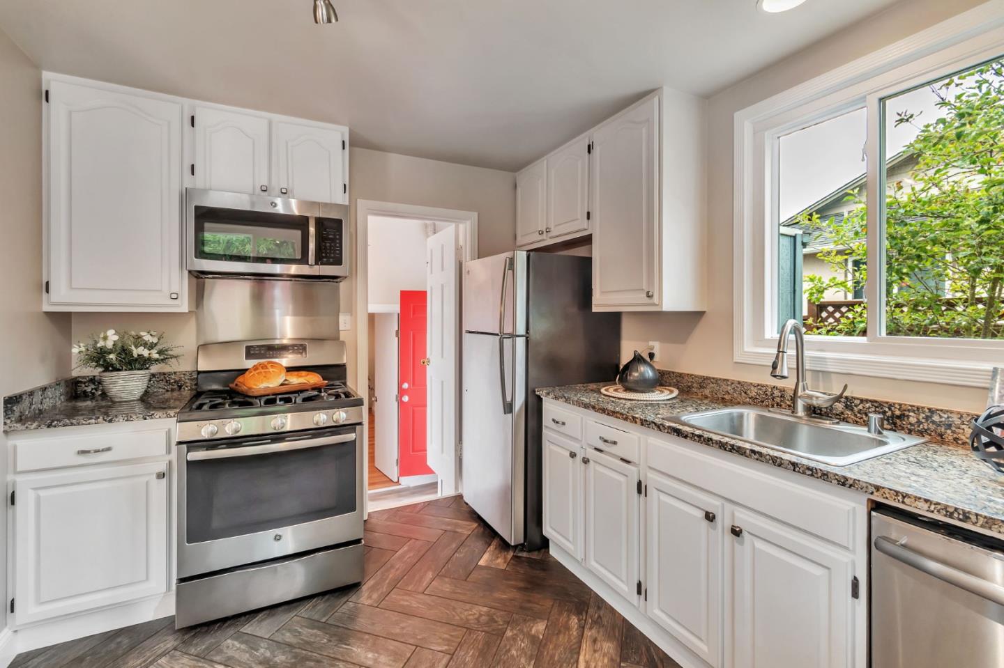 Detail Gallery Image 12 of 45 For 803 Thornhill Dr, Daly City,  CA 94015 - 3 Beds | 1 Baths