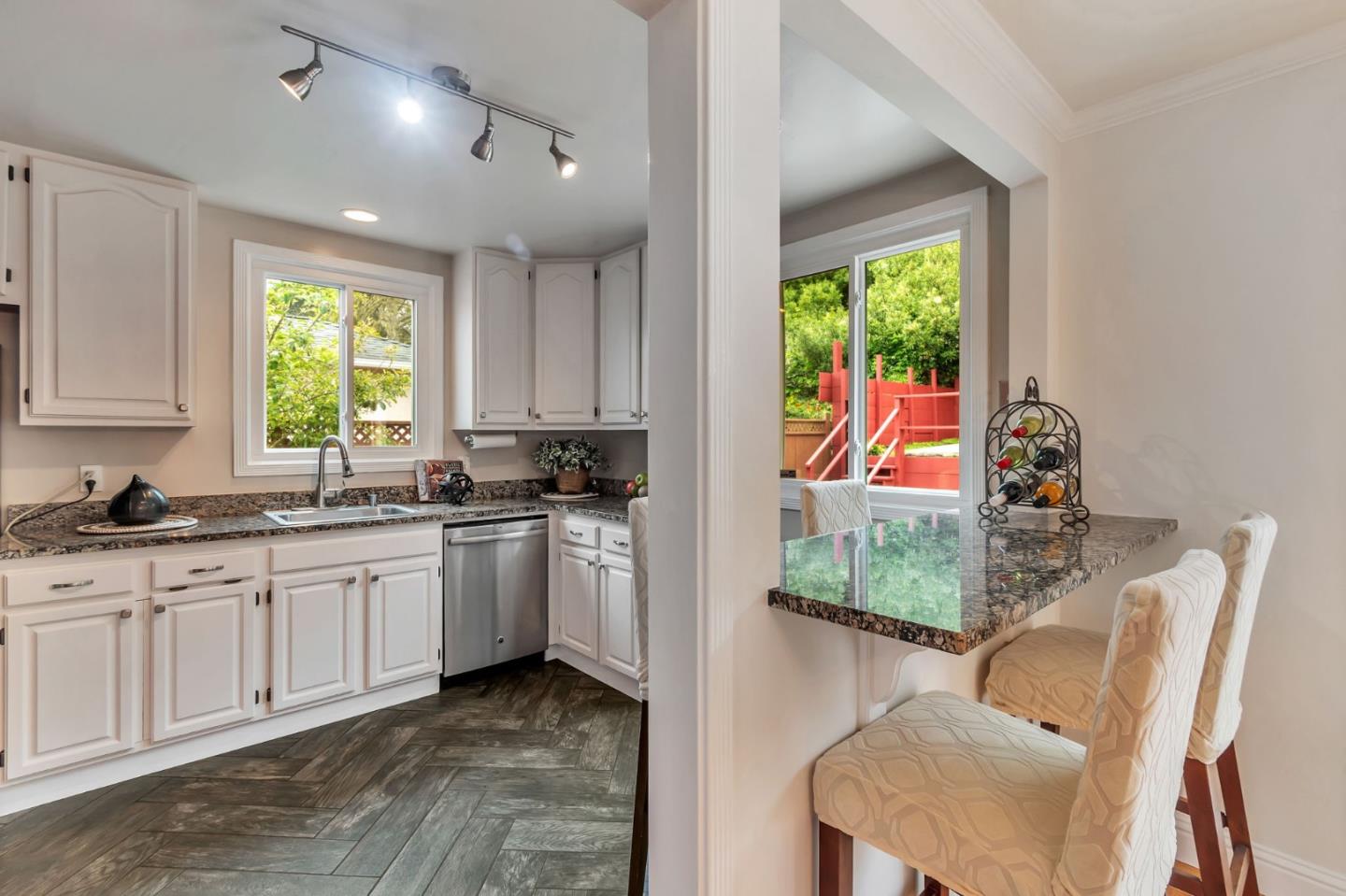 Detail Gallery Image 9 of 45 For 803 Thornhill Dr, Daly City,  CA 94015 - 3 Beds | 1 Baths