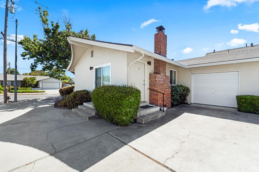 Detail Gallery Image 4 of 19 For 1815 Bucknall Rd, Campbell,  CA 95008 - 6 Beds | 3 Baths
