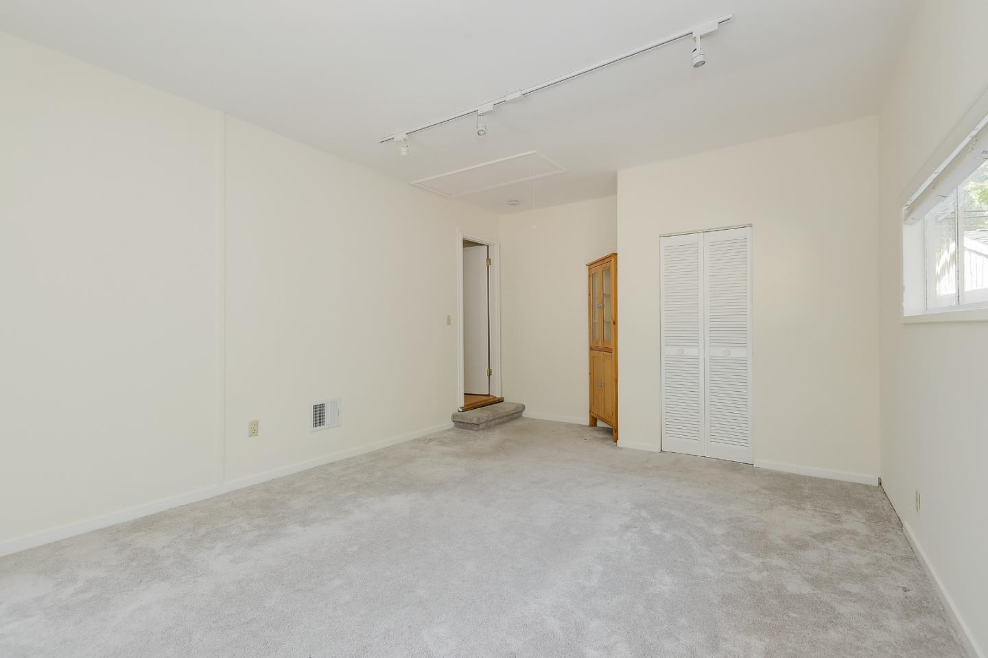 Detail Gallery Image 14 of 25 For 260 Santa Monica Ave, Menlo Park,  CA 94025 - 3 Beds | 2 Baths