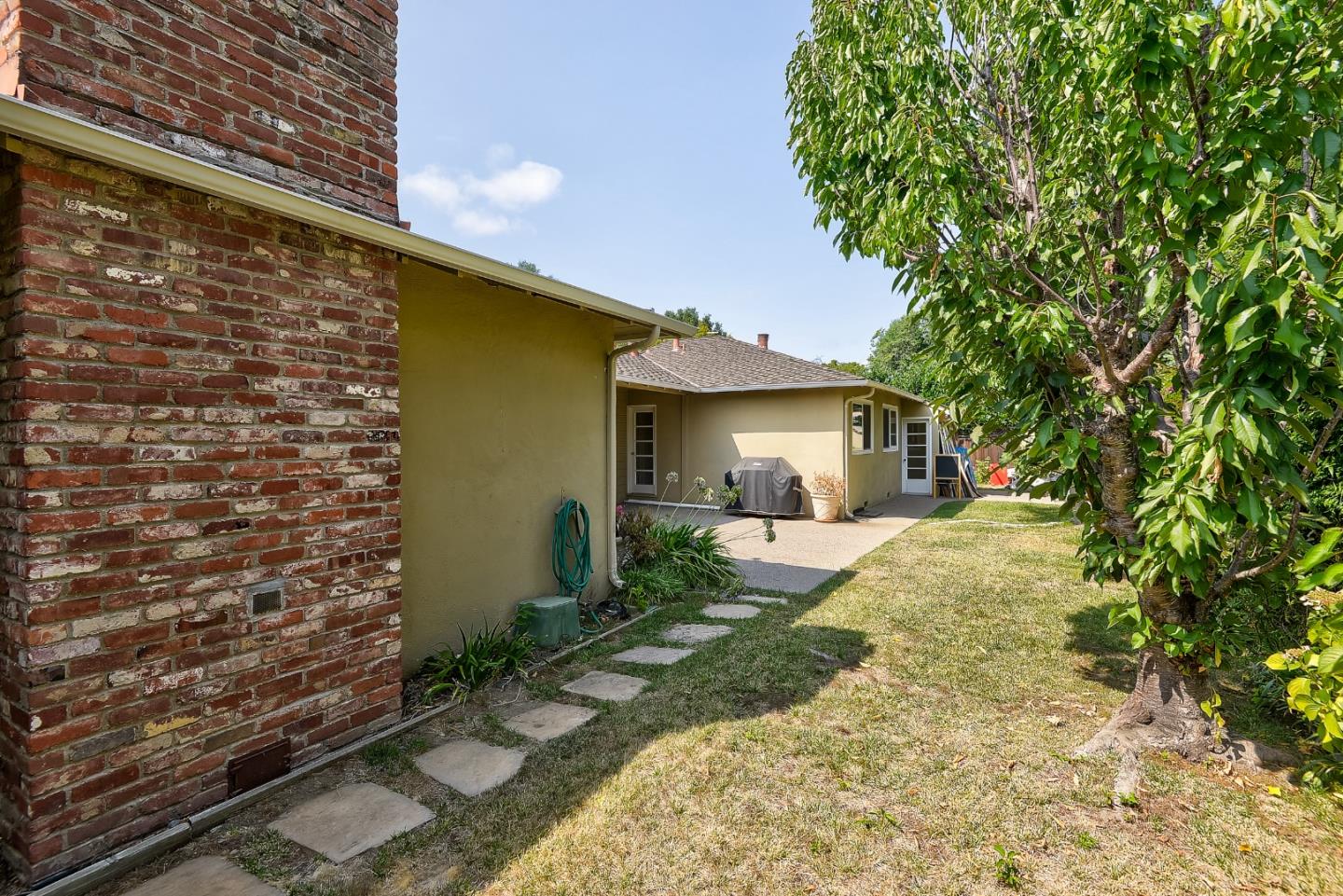 Detail Gallery Image 20 of 25 For 260 Santa Monica Ave, Menlo Park,  CA 94025 - 3 Beds | 2 Baths