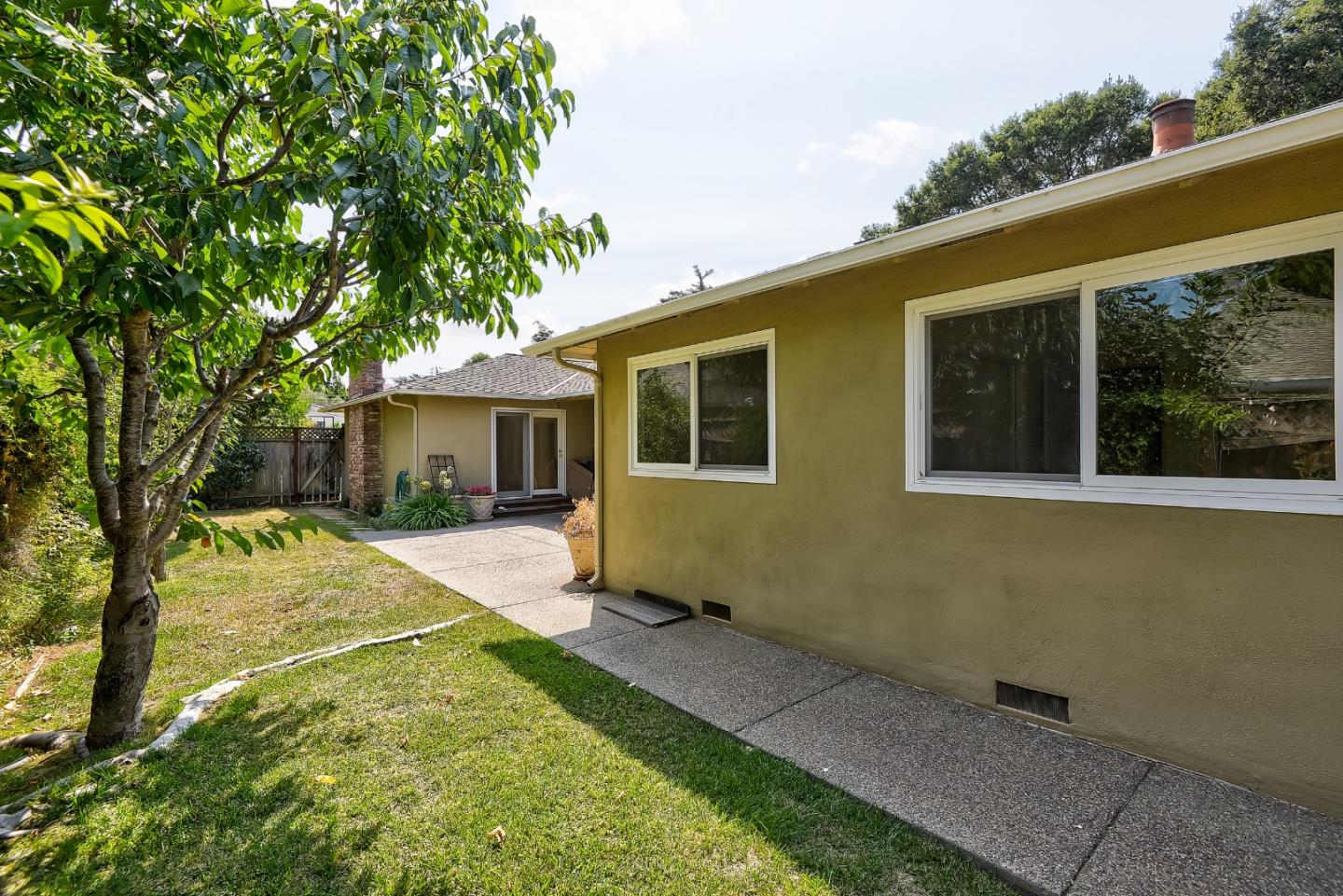 Detail Gallery Image 22 of 25 For 260 Santa Monica Ave, Menlo Park,  CA 94025 - 3 Beds | 2 Baths