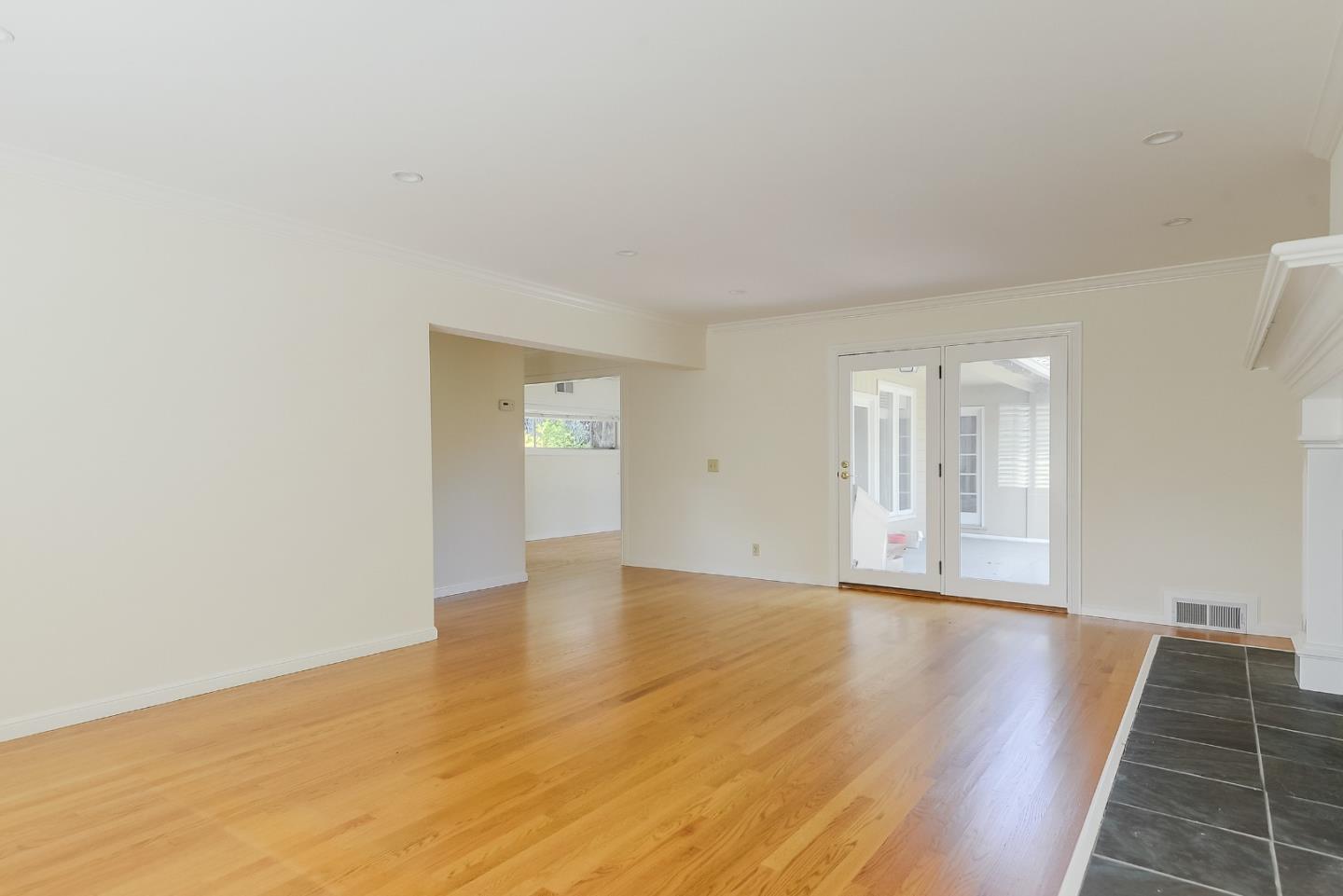 Detail Gallery Image 5 of 25 For 260 Santa Monica Ave, Menlo Park,  CA 94025 - 3 Beds | 2 Baths