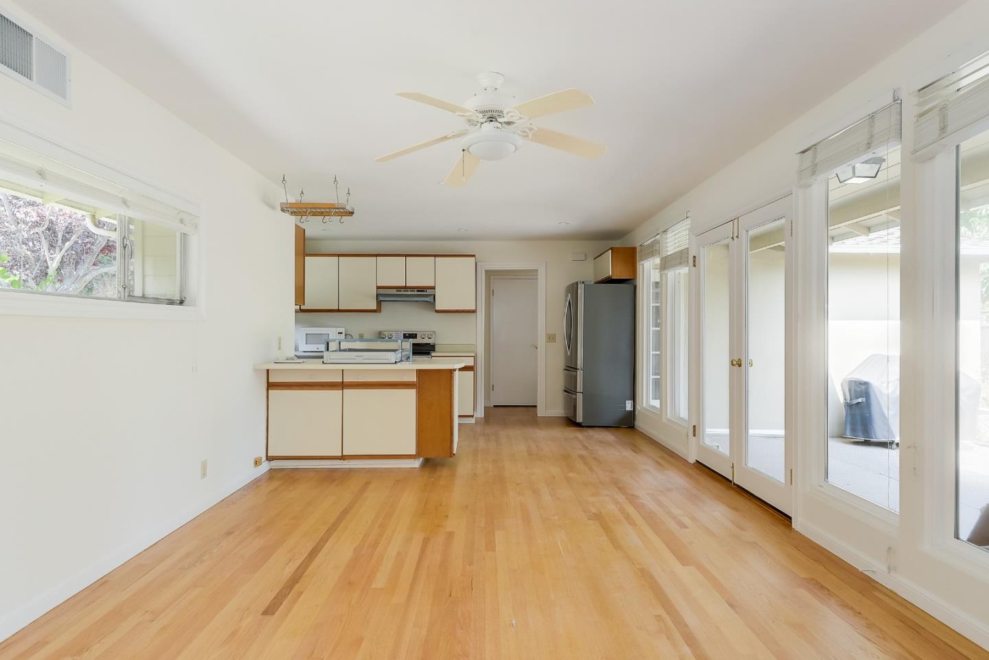 Detail Gallery Image 6 of 25 For 260 Santa Monica Ave, Menlo Park,  CA 94025 - 3 Beds | 2 Baths