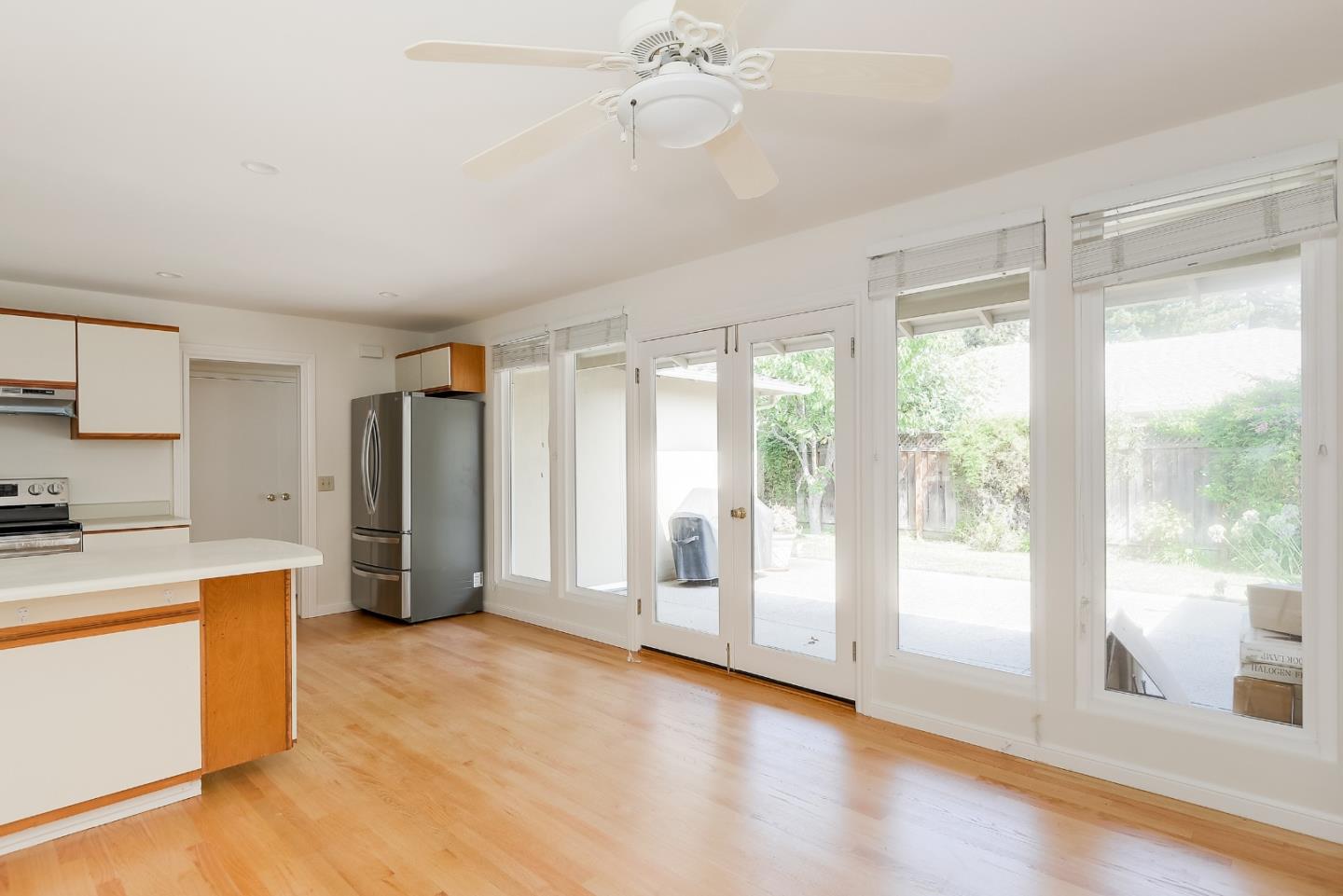 Detail Gallery Image 7 of 25 For 260 Santa Monica Ave, Menlo Park,  CA 94025 - 3 Beds | 2 Baths