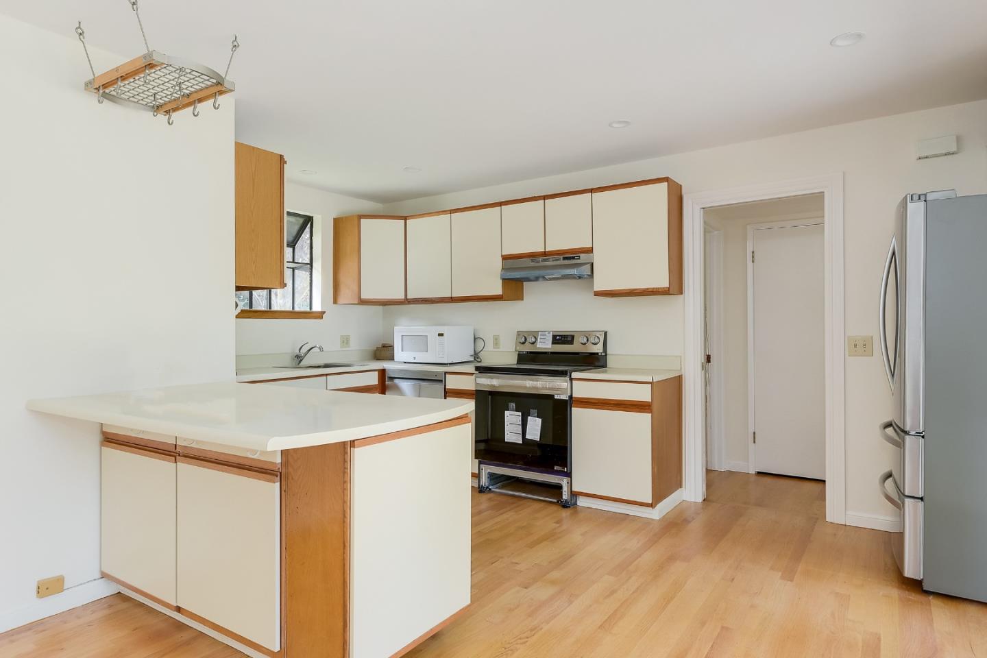 Detail Gallery Image 8 of 25 For 260 Santa Monica Ave, Menlo Park,  CA 94025 - 3 Beds | 2 Baths