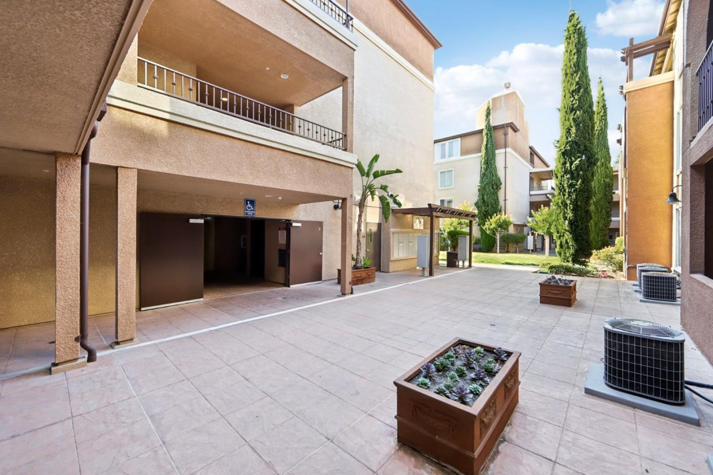Detail Gallery Image 7 of 34 For 801 S Winchester Blvd #1118,  San Jose,  CA 95128 - 1 Beds | 1 Baths