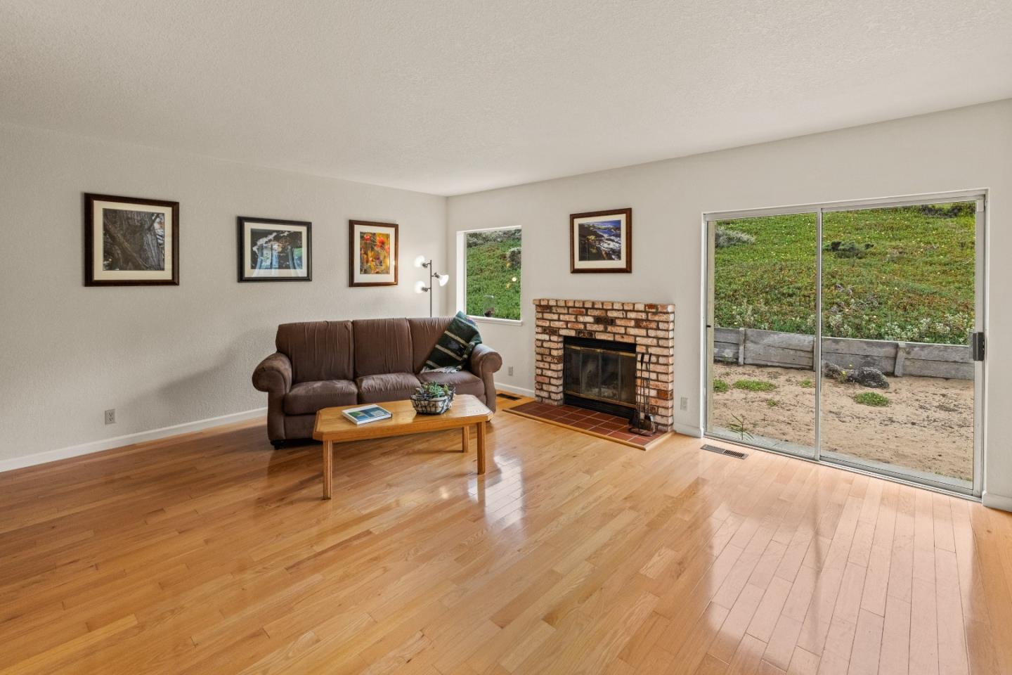 Detail Gallery Image 2 of 32 For 3097 Messinger Dr, Marina,  CA 93933 - 3 Beds | 2 Baths