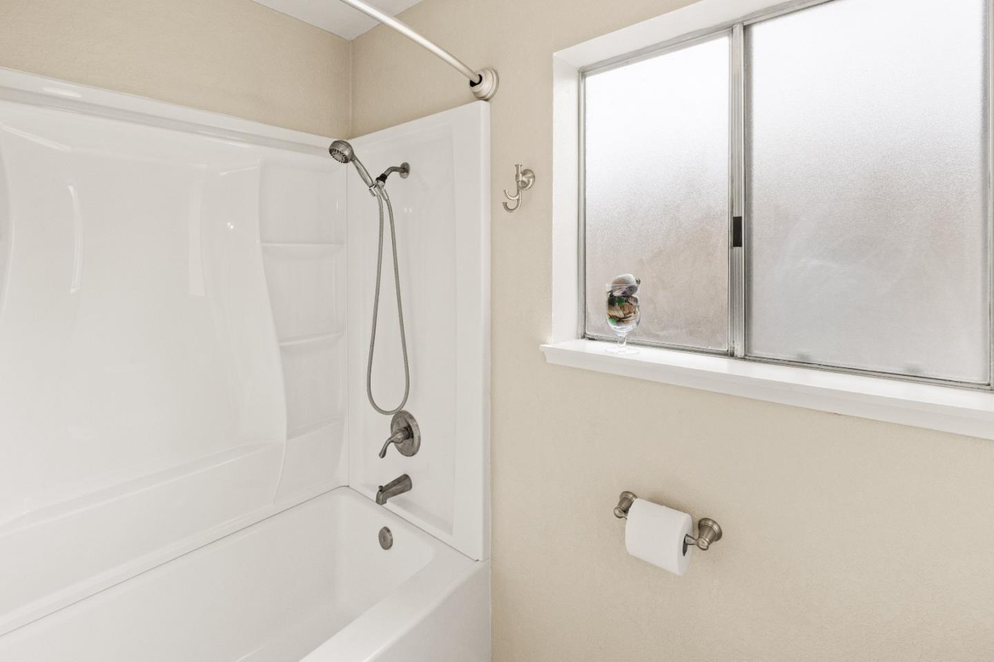 Detail Gallery Image 22 of 32 For 3097 Messinger Dr, Marina,  CA 93933 - 3 Beds | 2 Baths