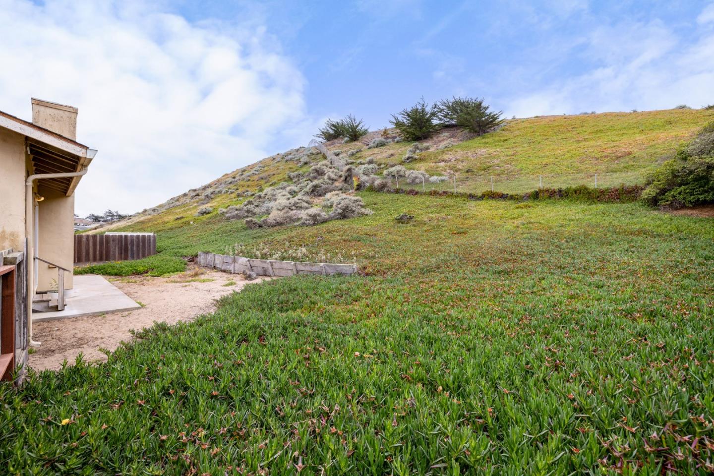 Detail Gallery Image 23 of 32 For 3097 Messinger Dr, Marina,  CA 93933 - 3 Beds | 2 Baths