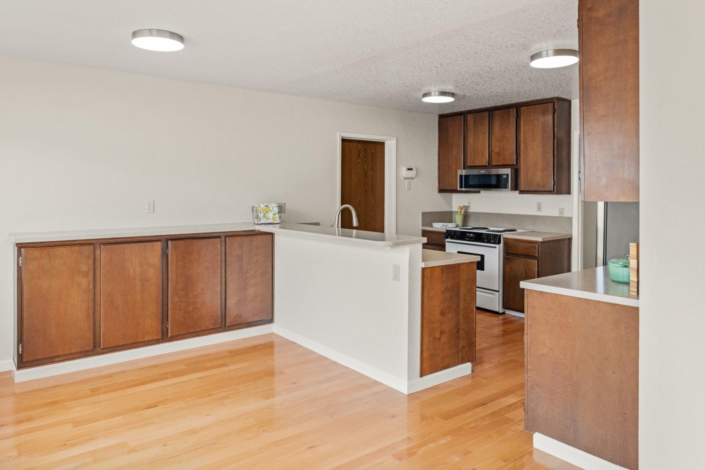 Detail Gallery Image 9 of 32 For 3097 Messinger Dr, Marina,  CA 93933 - 3 Beds | 2 Baths