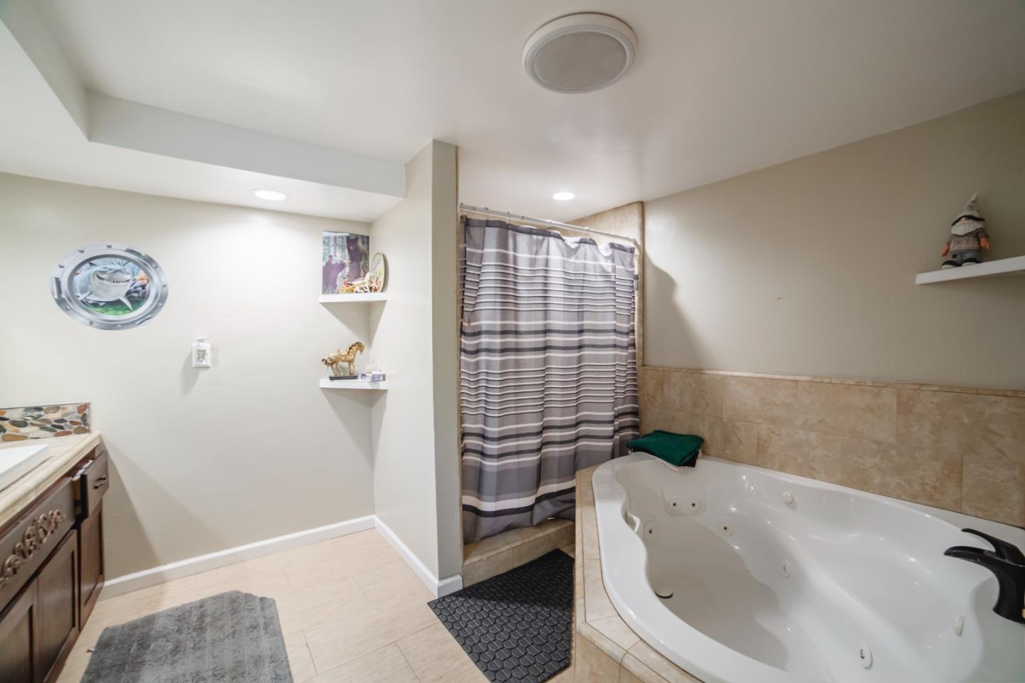 Detail Gallery Image 25 of 38 For 49 Blanca Ln #311,  Watsonville,  CA 95076 - 4 Beds | 3 Baths