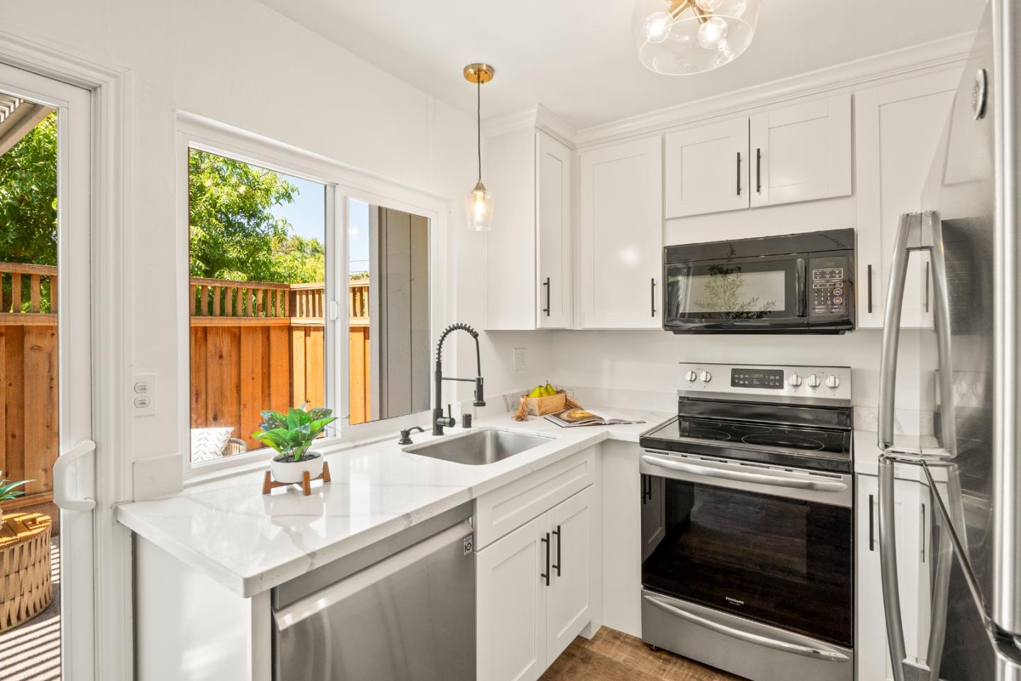 Detail Gallery Image 5 of 17 For 120 Oak Rim Way #10,  Los Gatos,  CA 95032 - 2 Beds | 1/1 Baths