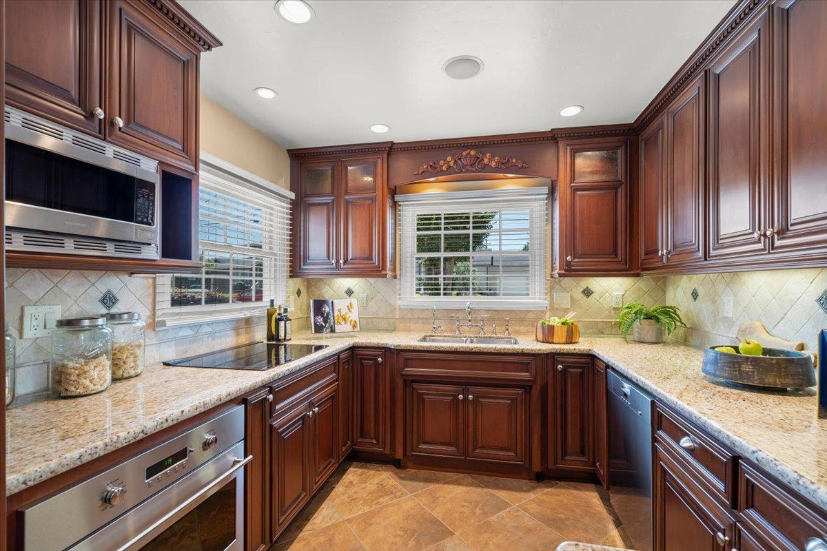 Detail Gallery Image 10 of 35 For 15570 Loma Vista Ave, Los Gatos,  CA 95032 - 3 Beds | 2 Baths